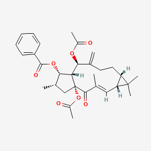 5,15-Diacetyl-3-benzoyllathyrol